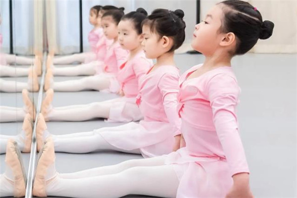 夢黑池舞蹈培訓中心加盟