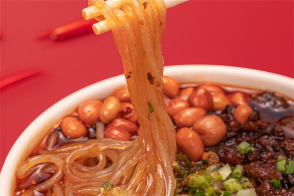 于百万酸辣粉加盟