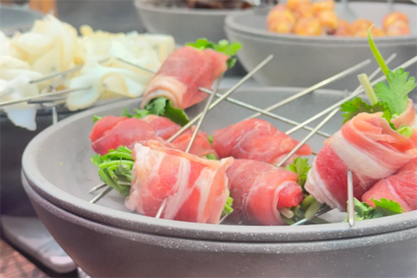 麻辣旋轉小火鍋加盟