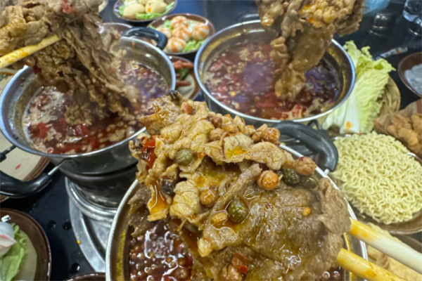 麻辣旋轉小火鍋加盟