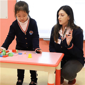 北森浩思外语学校