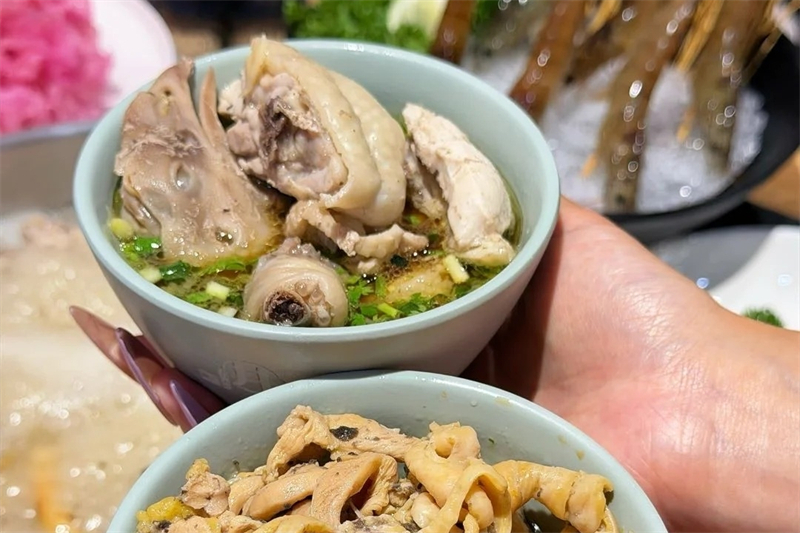 鸿潮汕鲜鸡火锅加盟